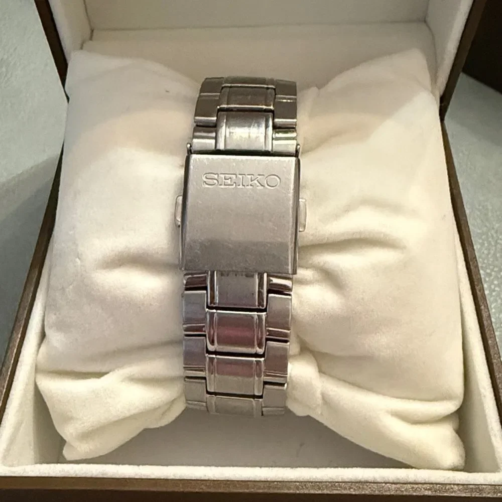 Seiko Solar Chronograph Men's Watch- stainless steel V172-OAJO